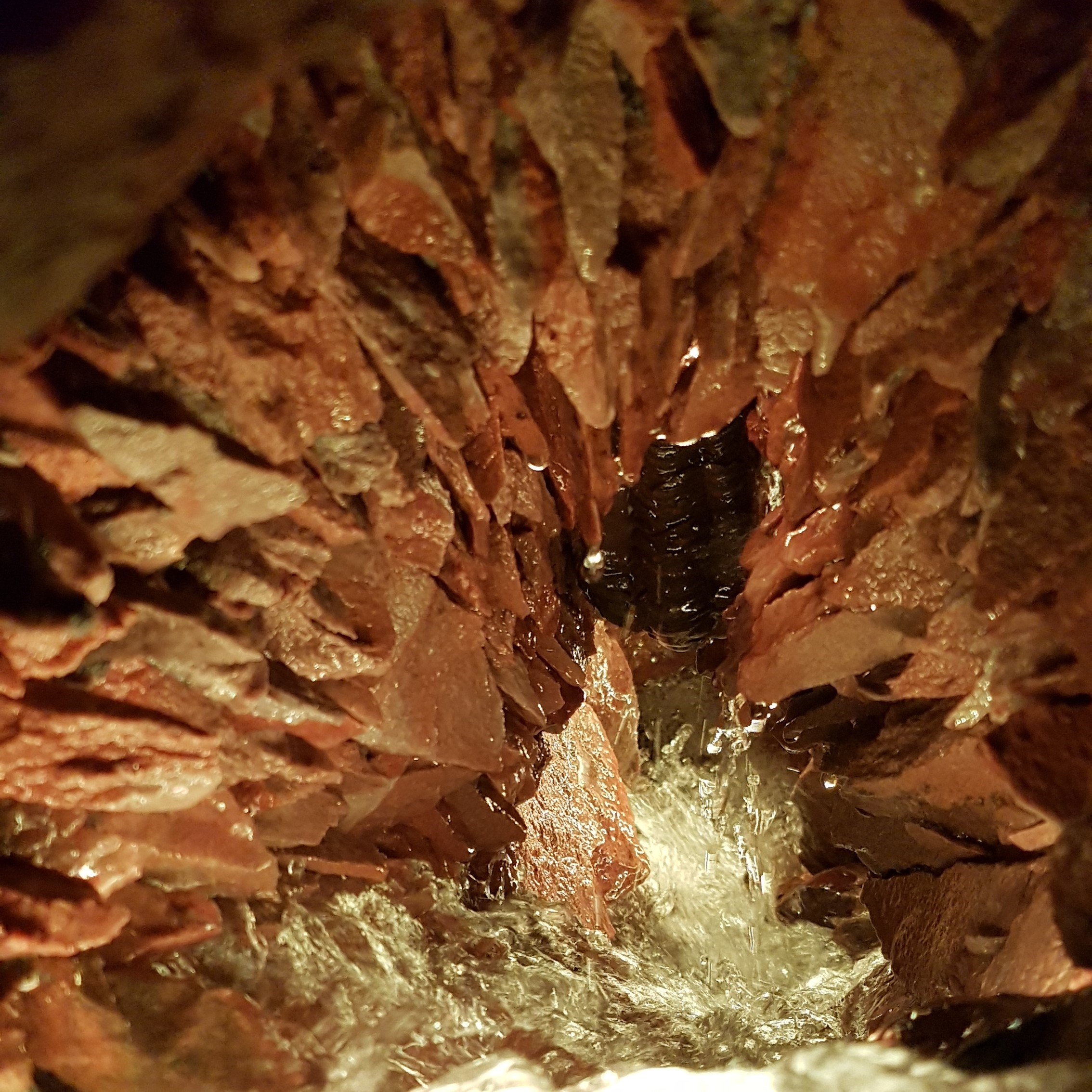 Grotten grot bouwen bij waterval vijvertuin