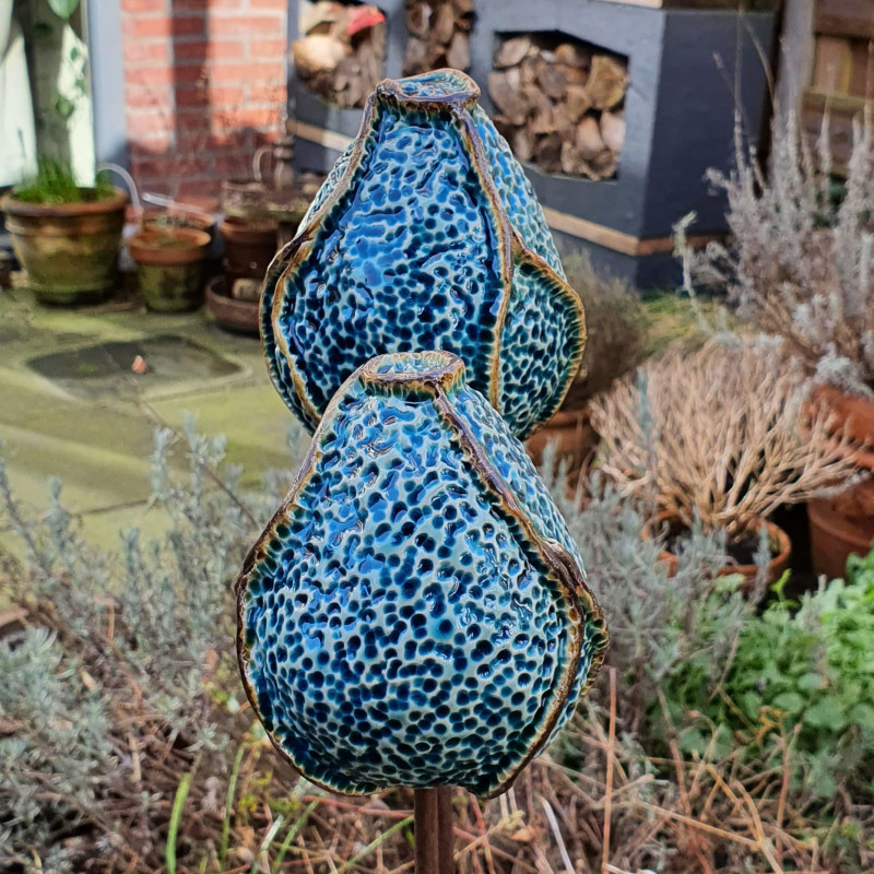 Seedpods-handgemaakt-keramiek-tuinborder-kunstwerken-handgemaakt-